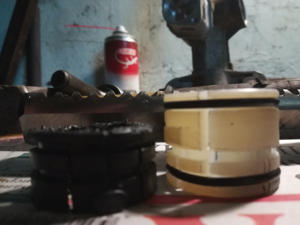 Сравнение размеров родной и усиленной втулок. — Lada Granta