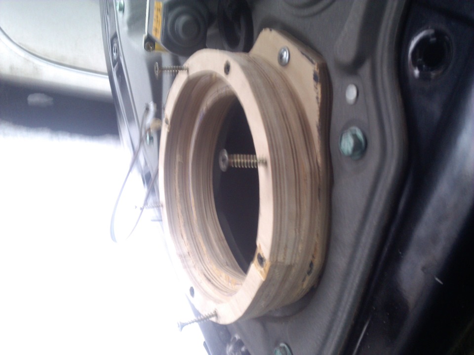 Мини подиумы в задние двери — Volkswagen Golf Mk4, 1,6 л, 2001 года ...