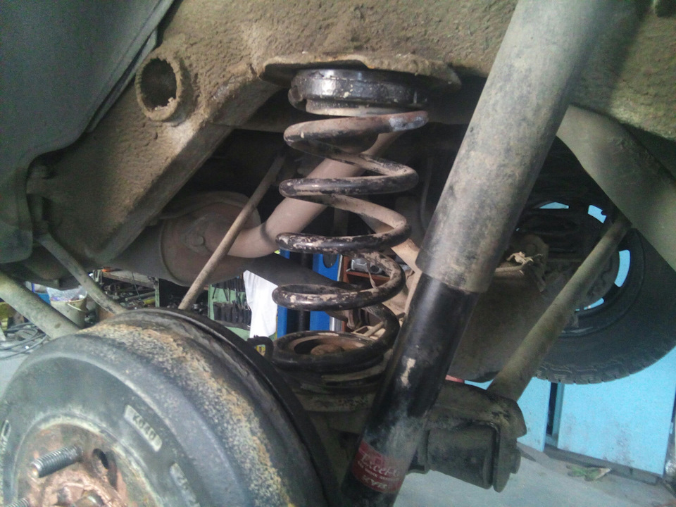 Задние пружины. Часть 2. — KIA Sportage (1G), 2 л, 2001 года | своими ...