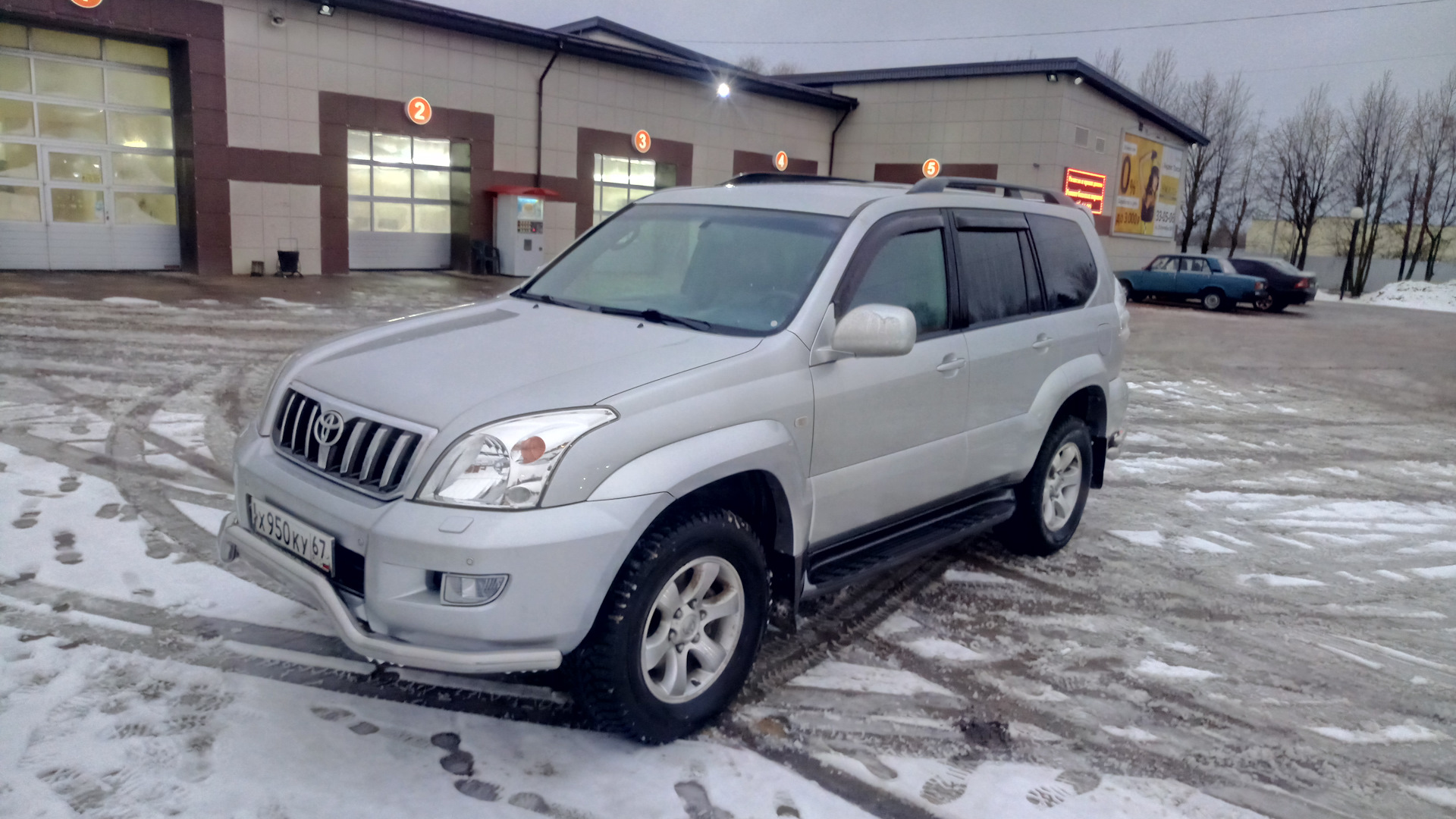 Прадо улан удэ. Прадо 120 зима. Toyota Land Cruiser Prado 120 зимой. Заниженный Прадо 120. Прадо 120 арьик.