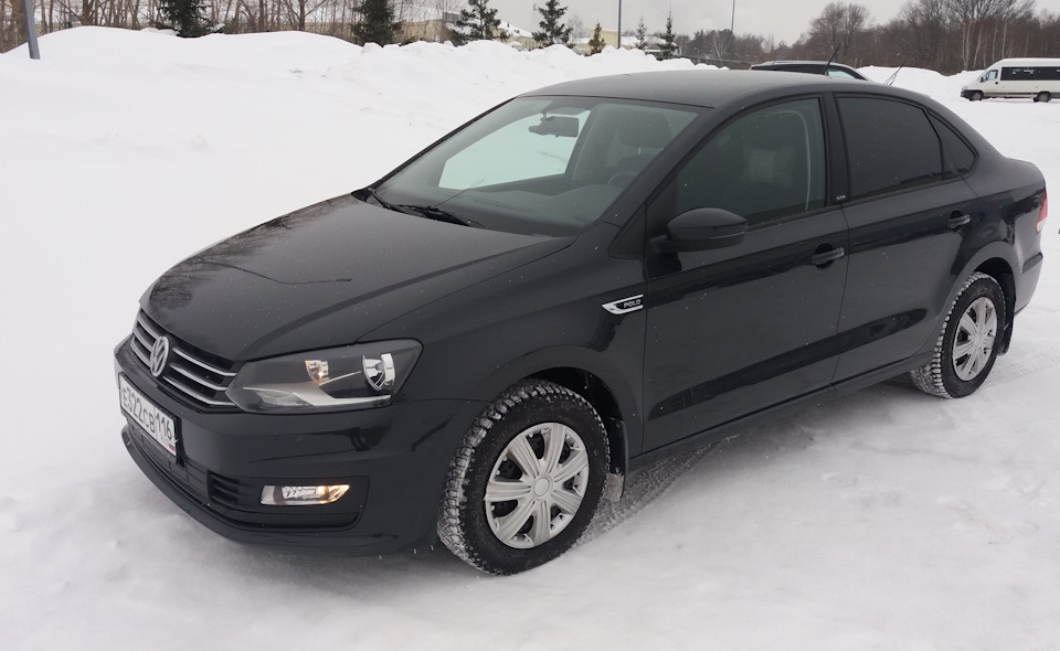 Volkswagen Polo 19 года черный