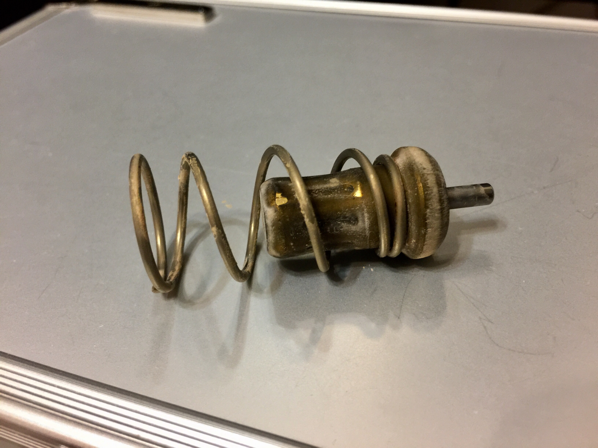 термостат fenox приора. термоэлемент термостата приора 16 клапанов. элемент термостата. термостат gates th37585. термостат на приору 80 градусов.