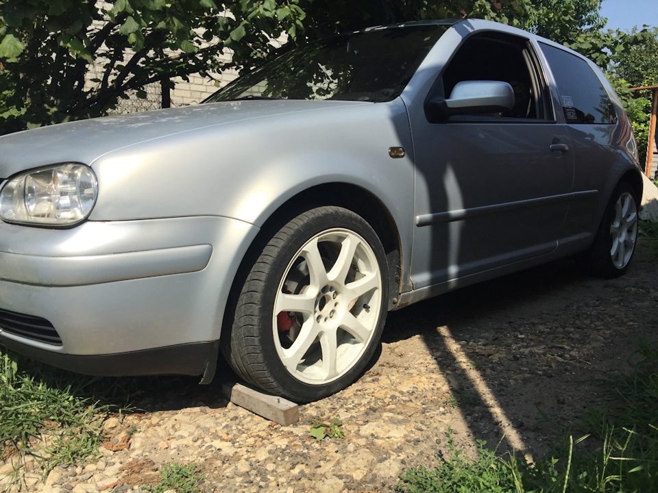 Замена пыльника амортизатора — Volkswagen Golf Mk4, 2 л, 1998 года ...