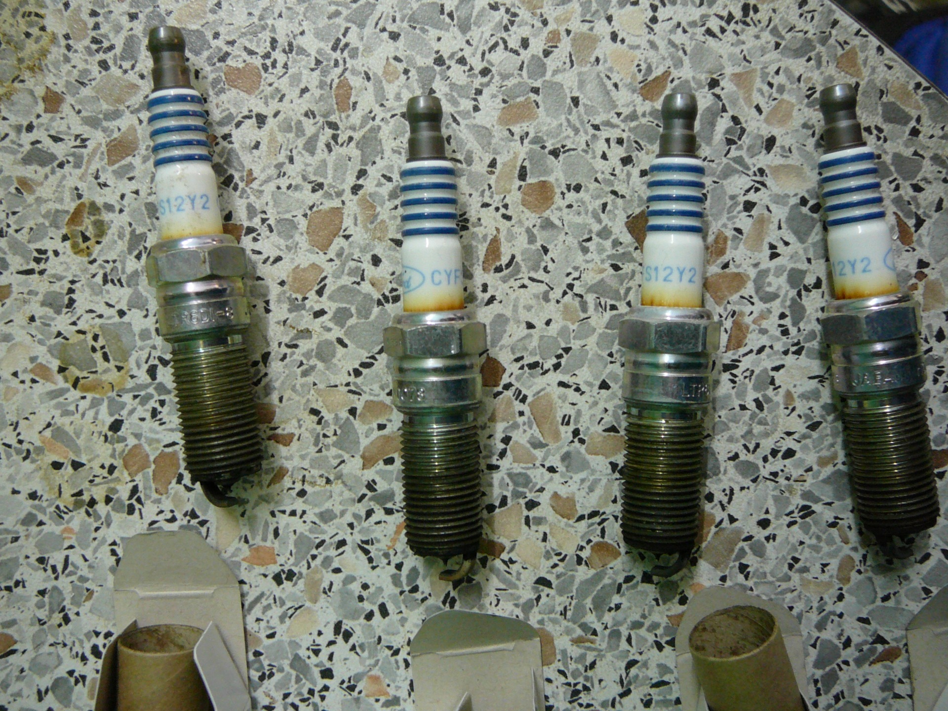 зазор свечей зажигания форд куга 2. из за чего пробивает свечи круз. Ford mondeo 4 свечи. свеча зажигания форд мондео 4 2. Ford 1369704.