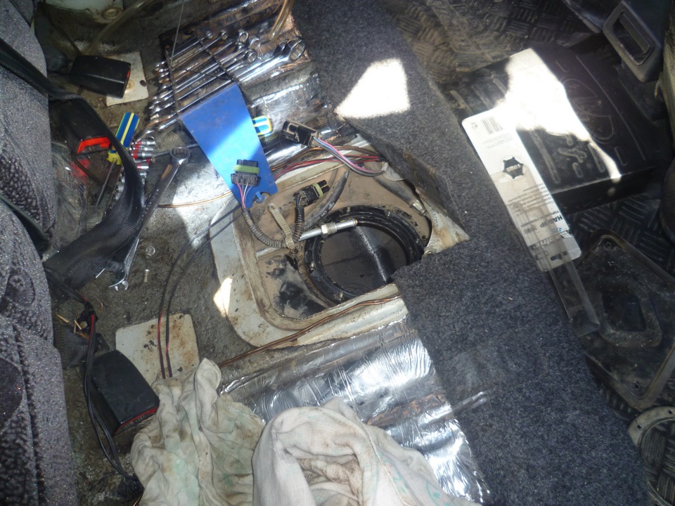 Очистка топливного бака. Слив бензина. — LADA 21102, 1,5 л., 2002 года ...