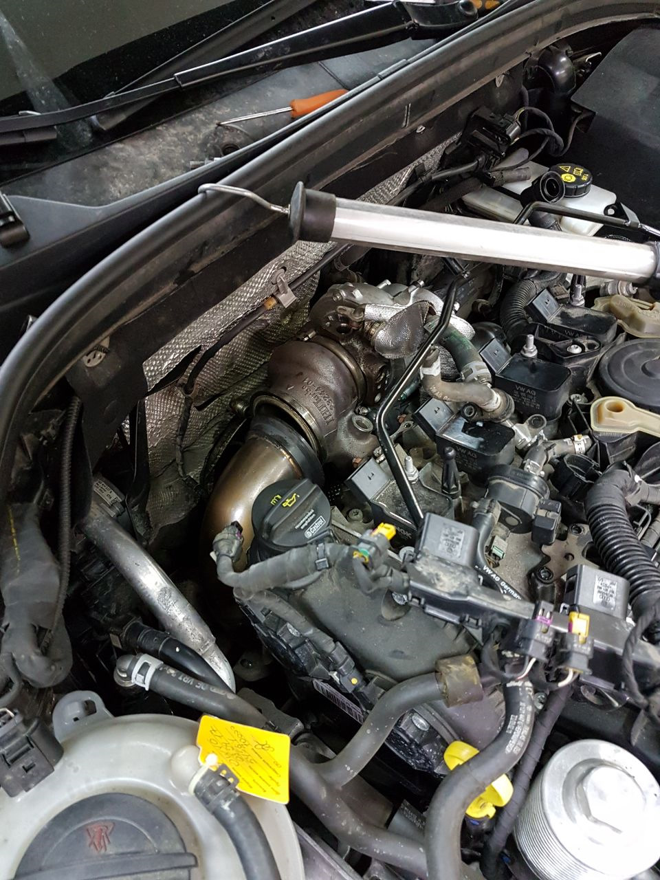 Прикручиваем к коллектору. — Skoda Octavia Combi A7 Mk3