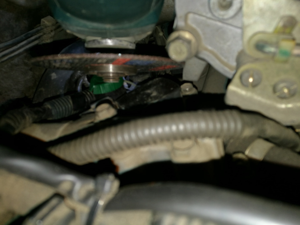 Как снять катушку первого! Цилиндра и свечу НЕ снимая коллектор. Теана ...