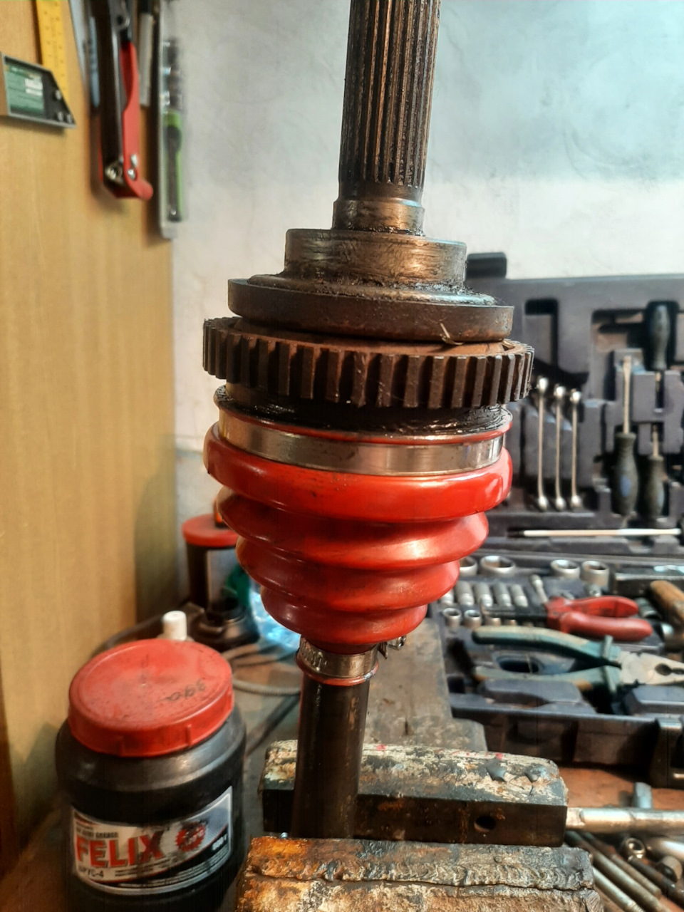 Замена пыльника гранаты — Lada 4x4 3D, 1,6 л, 1987 года | своими руками ...