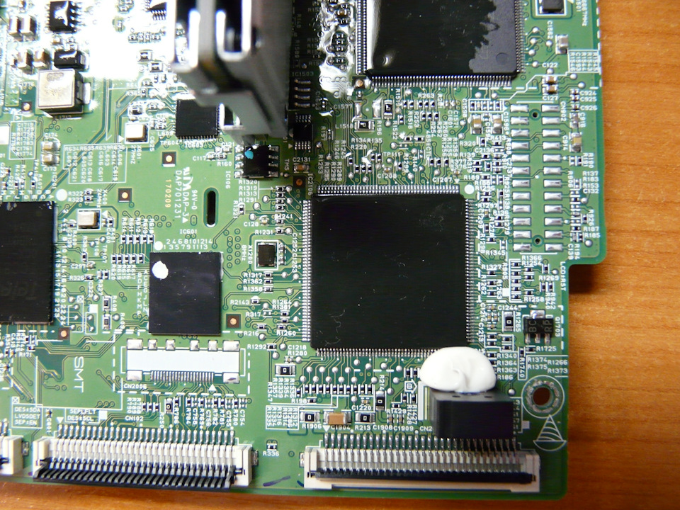 Микросхемы выходные. Материнская плата автомагнитолы. Плата в разборном виде. 6870c-0128b. Ic0201.