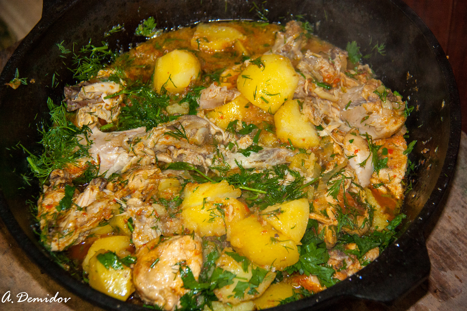 Курица в казане с картошкой и овощами на костре рецепт с фото