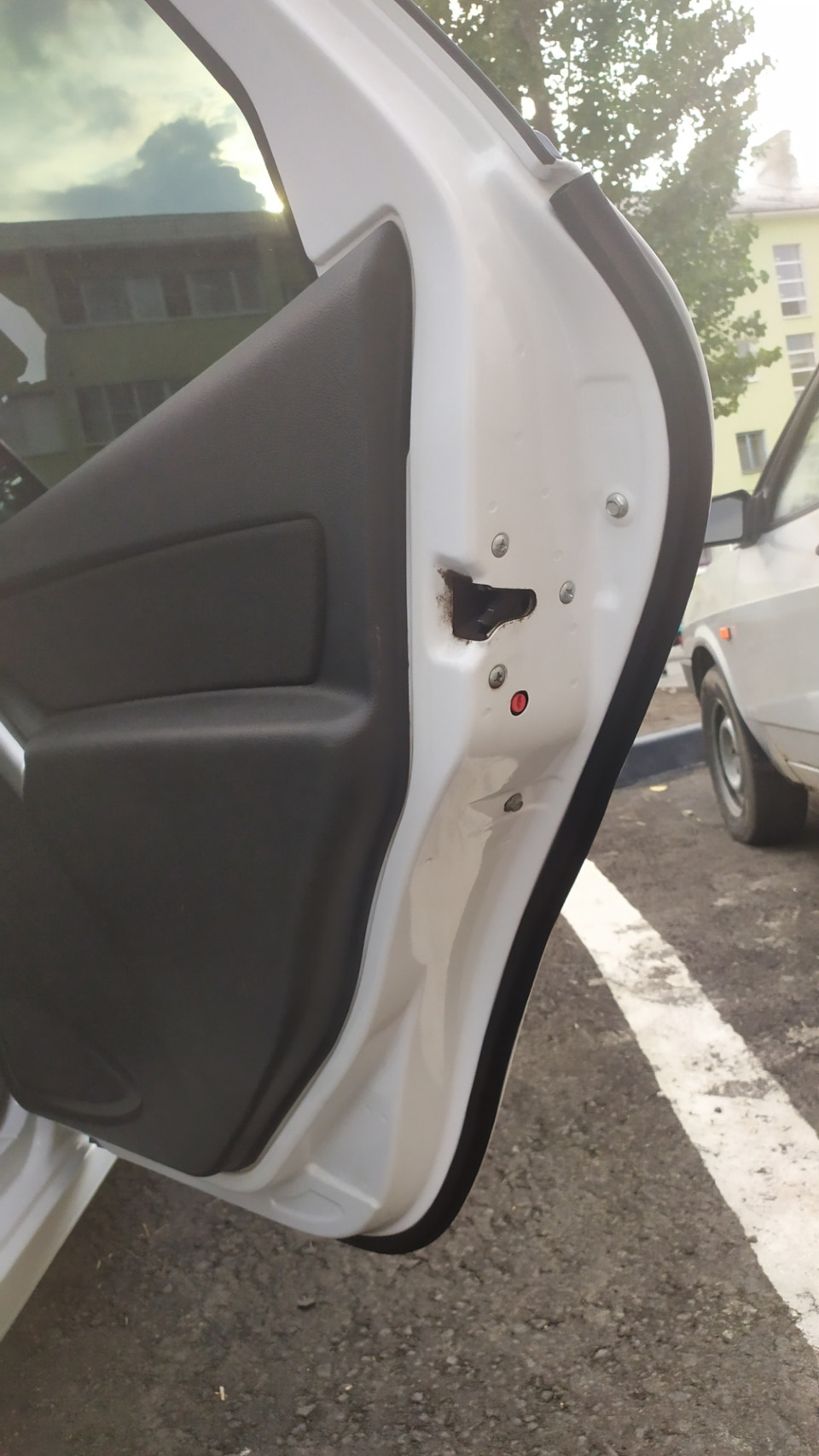 Уплотнители на двери — Lada Гранта лифтбек, 1,6 л, 2017 года ...
