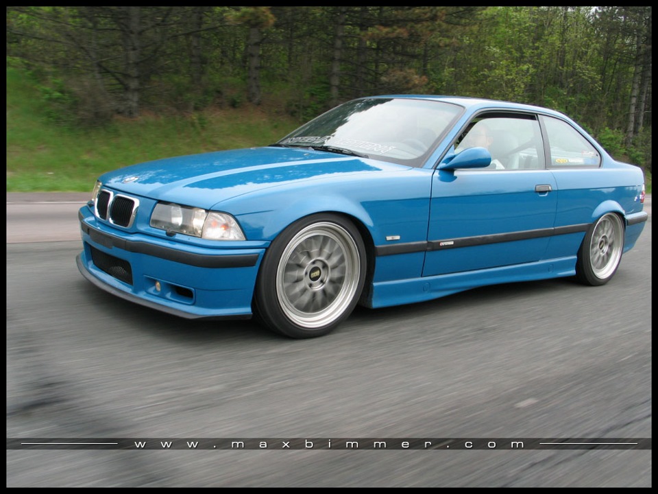 laguna seca blue код. 51321a4s 960. laguna seca blue код фото. laguna seca blue код-51321a4s 960. картинка laguna seca blue код. картинка 51321a4s 960. Как я уже писал раньше цвет выбрал 448BMW(Laguna Seca Blue), когда покупал краску мне предложили несколько вариантов исполнения этой краски, так как это НЕ МЕТАЛЛИК — или же база под лак, или акрил! Маляр сказал что проще красить акрилом, и выходит намного дешевле, так как акрил лучше кроет, под него не нужна подложка, не нужен лак и т.д. но взвесив все "ЗА" и "ПРОТИВ" решил все такие заказывать на подборе базу под лак, так как акрил используют для окраски кузовов грузовиков, автобусов, все коммерческие автомобили красят простым акрилом, это дешево но не для бмв, хоть и уверяли меня что разницы заметно не будет(между акрилом и базой под лаком), но меня уже было не сломить и я решил что лучше не экономить и сделать как хочется самому!в итоге было заказано около 3 литров лака, 4 литров lsb, и 2 литра серебрянки для подложки, и сразу же заказал черной матовой краски для молдингов и разных пластмасок — около полу-литра!Привезли краску, я открыл ведро и прозрел! Говорю это не то, не так краска, этот цвет просто ужасный!Это не лагуна сека блу! фотографий этого ужаса нету, но то что было в ведре это нечто, цвет совсем не тот, даже приблизительно! Маляр с меня поржал, и уверил что цвет в ведре и на машине, под светлой подложкой будет совсем другой! Я немного расстроен и уставший от процесса подготовки и эмоционального волнения кивнул рукой, мол красим в то что пришло, похер что за цвет, мол все надоело и хочется уже скорее закончить с покраской, на что маляр еще раз с меня поржал и сказал не сцать)И наконец-то начался процесс покраски…я очень сильно переживал, не хотел что бы мои усилия были напрасными и машинка получилась не такой как я ее хотел видеть после покраски, забегая наперед скажу что все вышло даже лучше чем я думал =)Пока маляр обклеивал машину, я сделала генеральную уборку в камере, выгреб весь мусор, вылизал полы от пыли, залил все водой, стены были опрысканы специальный клеем