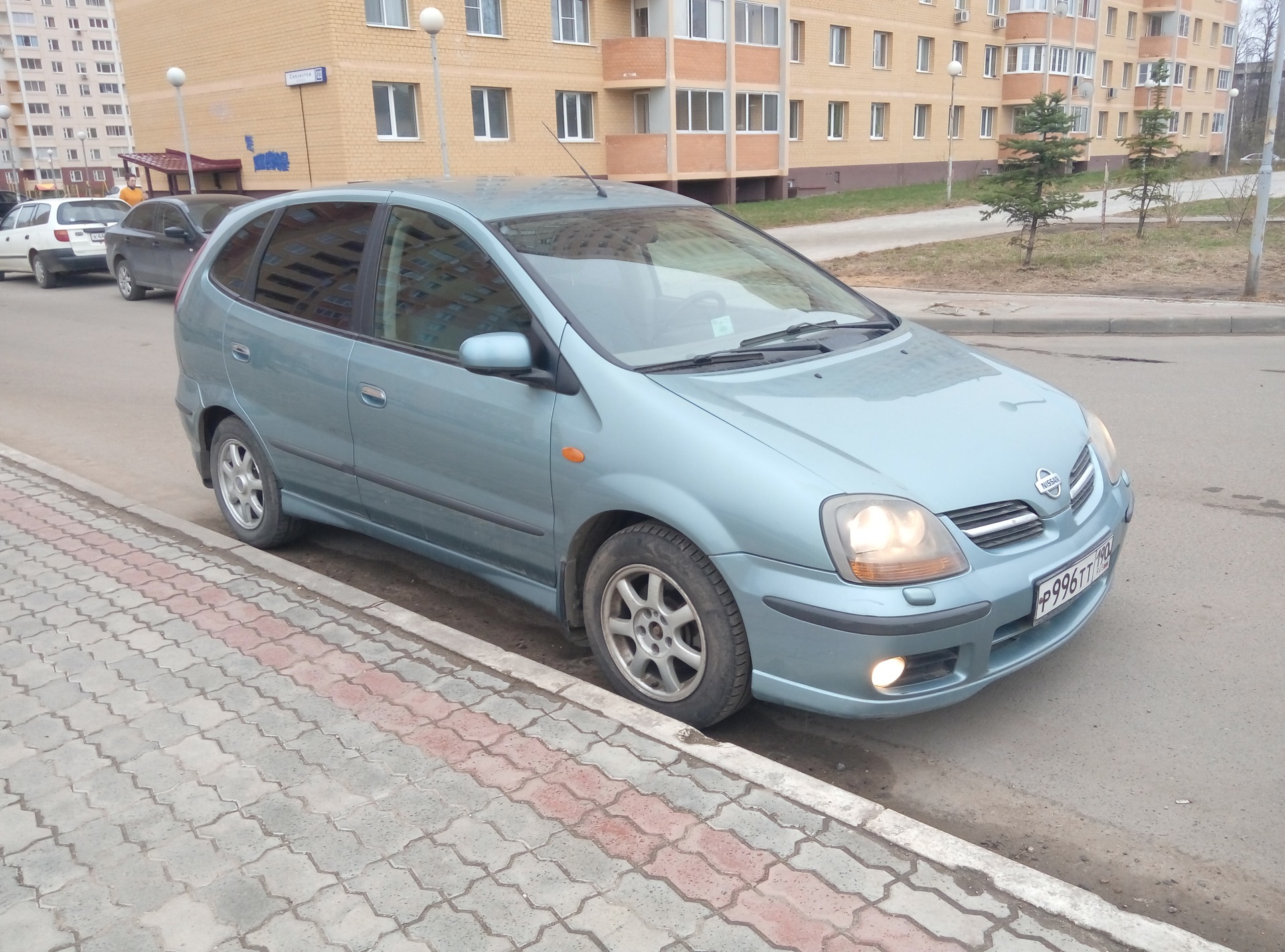 Nissan Almera Tino 2001