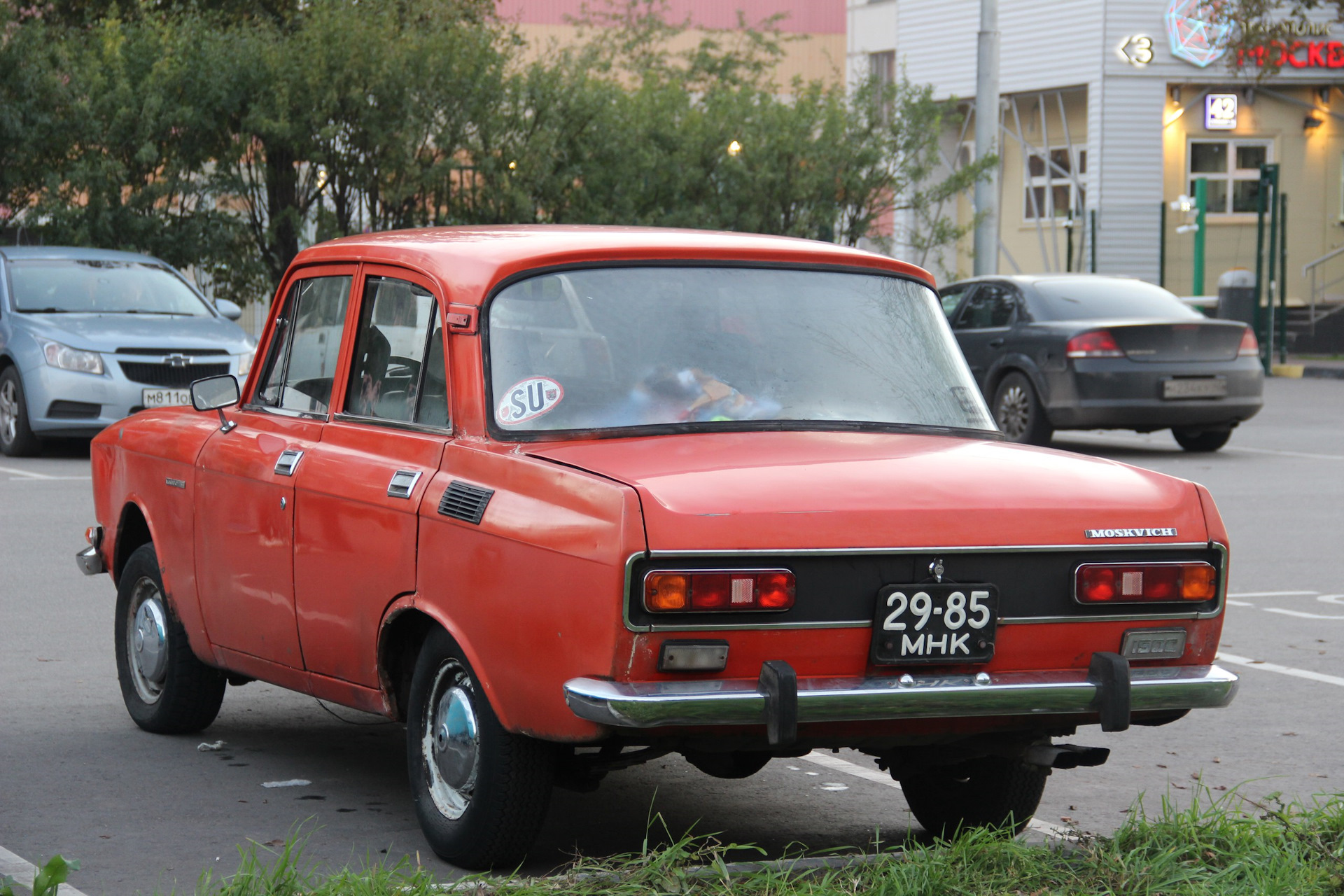 Автомобиль москвич 2140