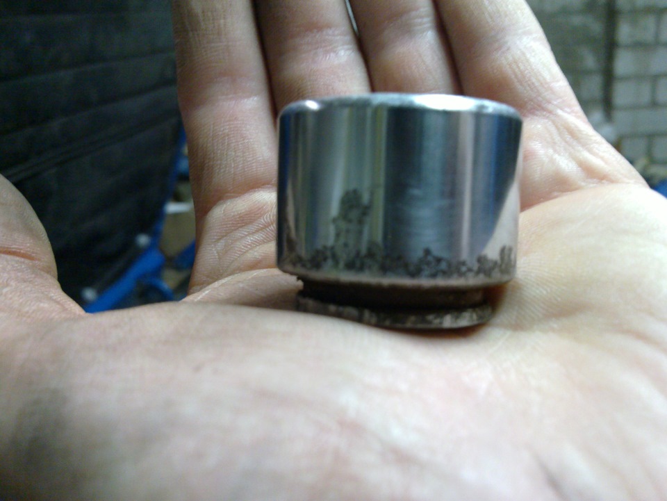 Застрял поршень в суппорте. — Москвич 2140, 1,5 л, 1985 года | своими ...