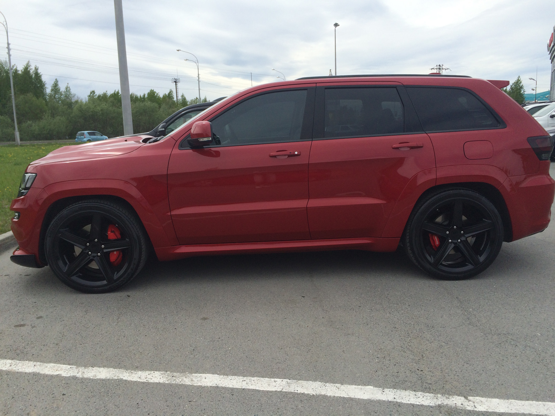 Jeep Grand Cherokee srt8 красный