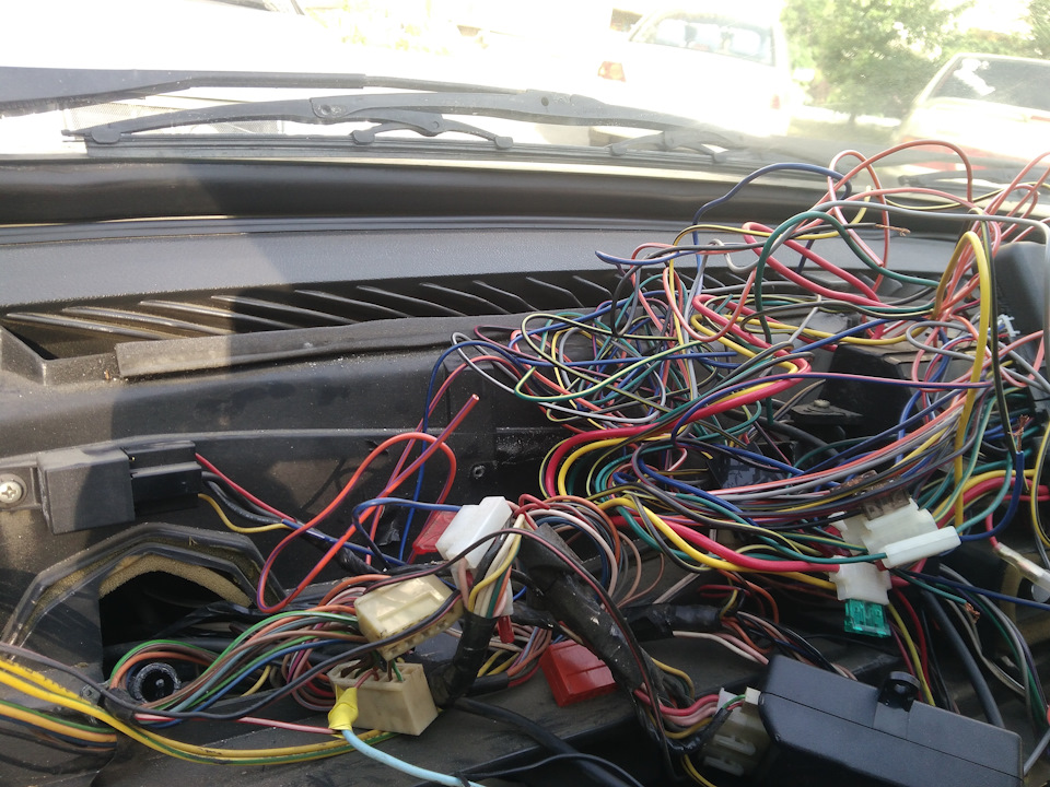 Горы проводов — Lada 21099