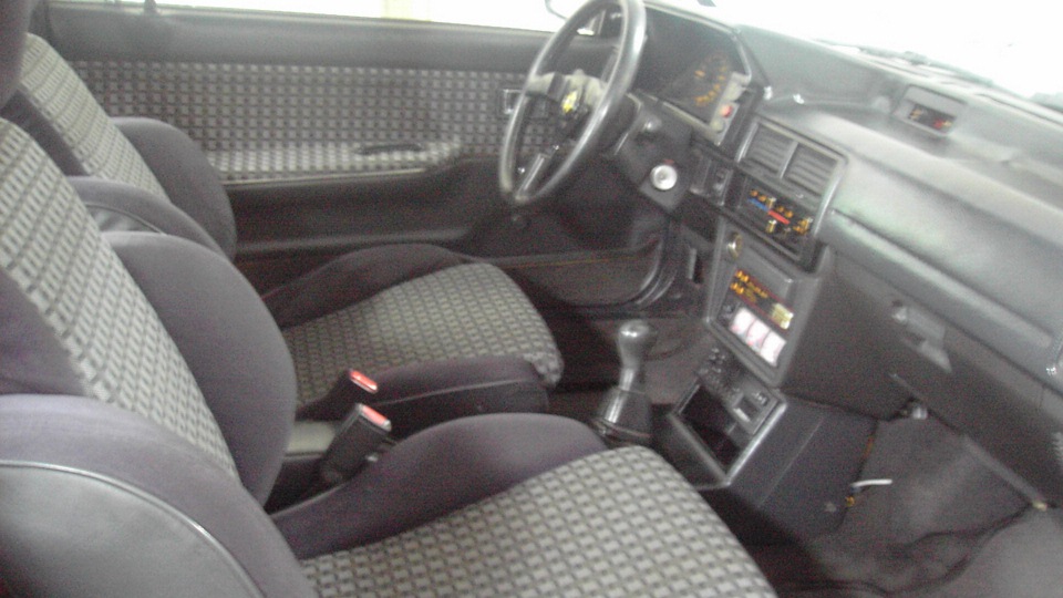 1987 mazda 323 interior