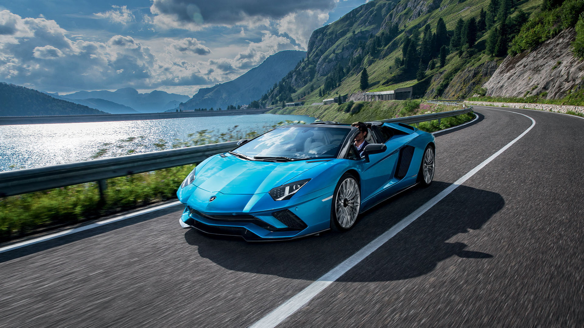 Lamborghini Aventador спорткар