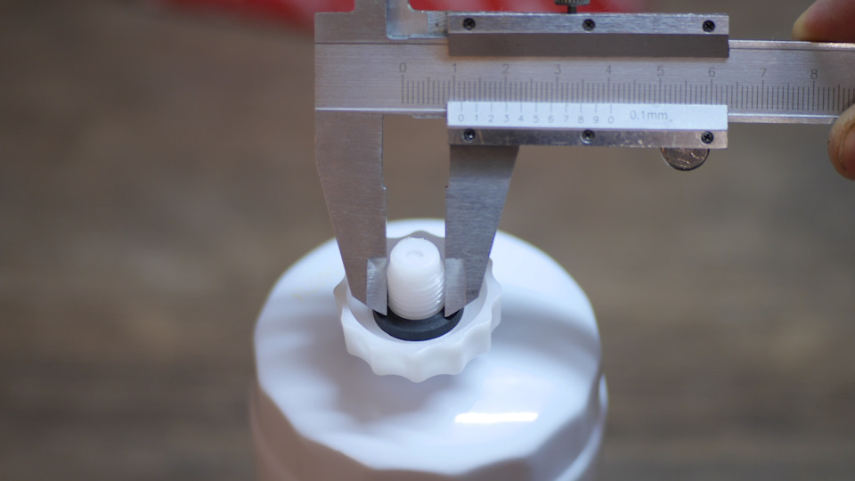 Диаметр резьбы примерно 11.5, посадочного в фильтре 10.5 — KIA Sorento (1G)