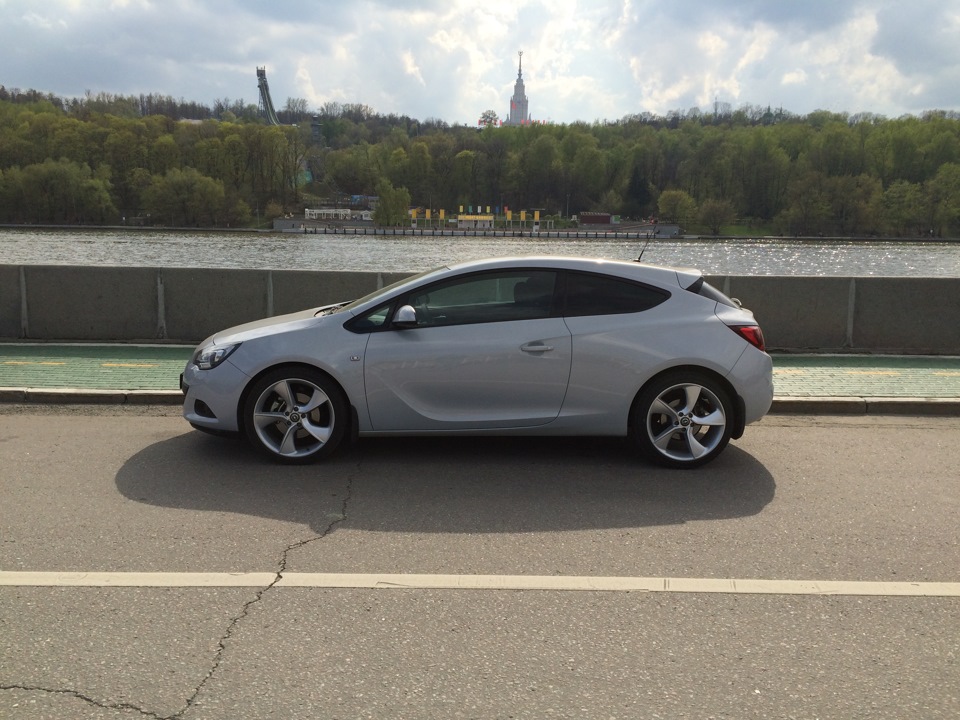 Opel Astra GTC r19