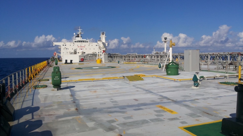 Excursus on the deck of the bulk-oil tanker