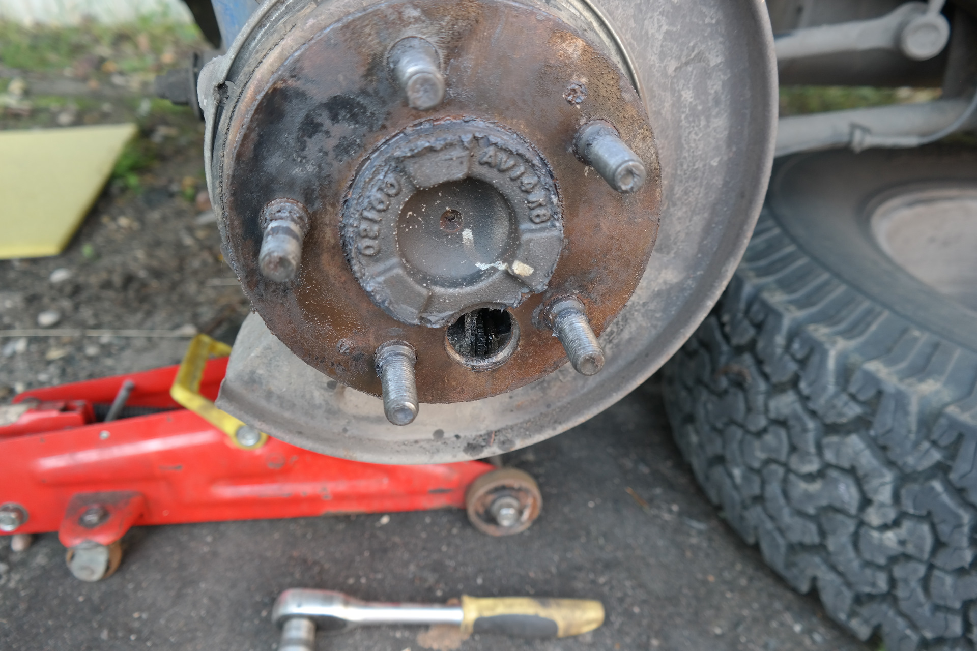 развести колодки ручника. развести колодки ручника. Mitsubishi pajero 2011 троса ручника. колодки ручника тойота авенсис 2. развести колодки ручника.