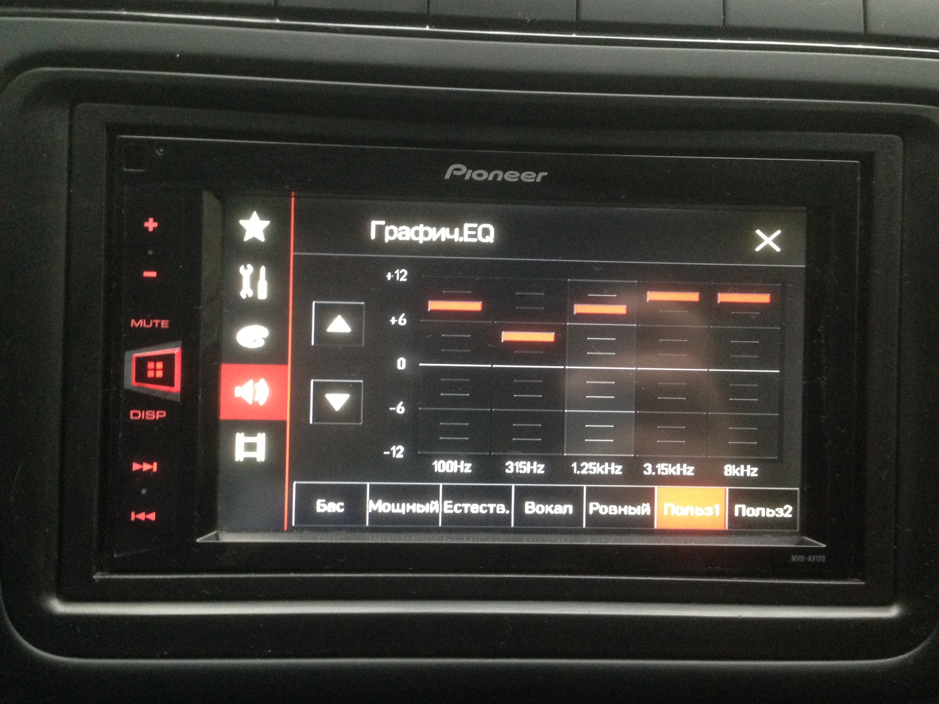 Двухдиновая магнитола. Автомагнитола Pioneer 2 Дин MVH av 170. Магнитола 2 din Pioneer 180. Магнитола Пионер 2 din АВН 170. Магнитофон двухдиновый Пионер av 170.