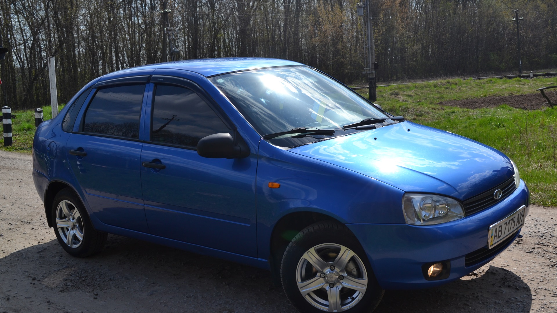 Lada Калина седан 1.6 бензиновый 2007 | 