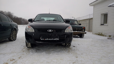 Черная приора на черных дисках r15