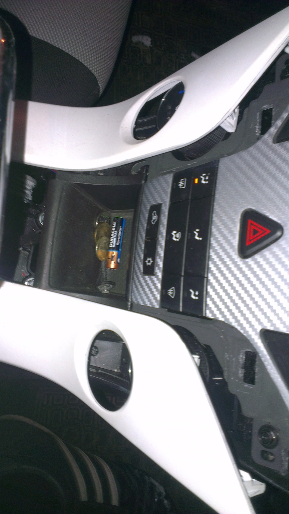 51664c4s 960 ΠΠ°ΠΊ ΠΎΡΠΊΡΡΠ²Π°Π΅ΡΡΡ Π±Π°Π³Π°ΠΆΠ½ΠΈΠΊ Π½Π° ΡΠ΅Π²ΡΠΎΠ»Π΅ ΠΊΡΡΠ·