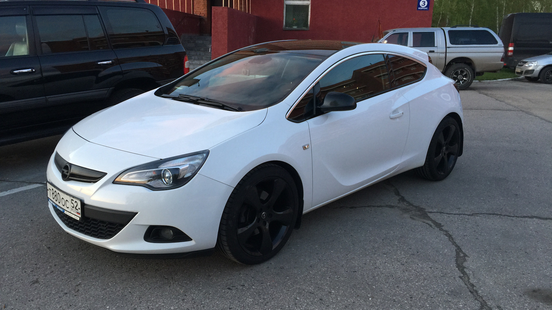 Opel Astra GTC OPC Р±РµР»С‹Р№