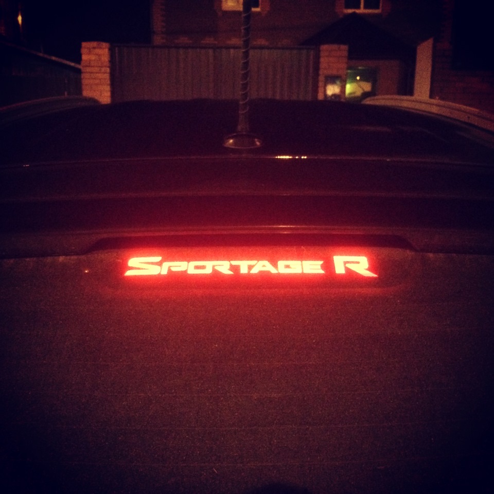 Наклейка SportageR на доп стоп-сигнал ("тёмная") — KIA Sportage (3G), 2 ...