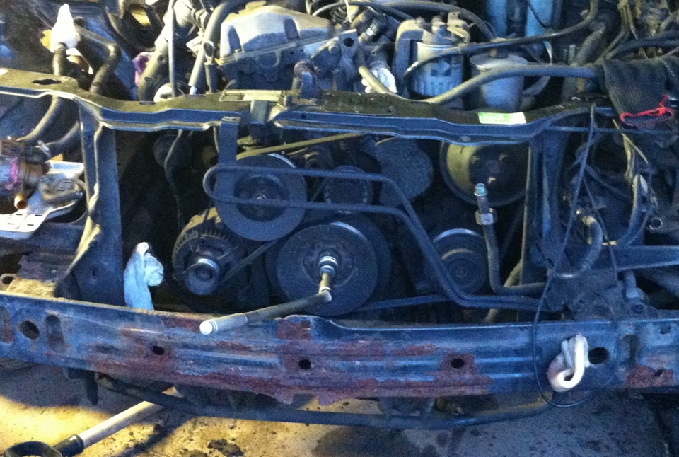 Как застопорить коленвал на автомате, чтобы открутить гайку? — Mercedes ...