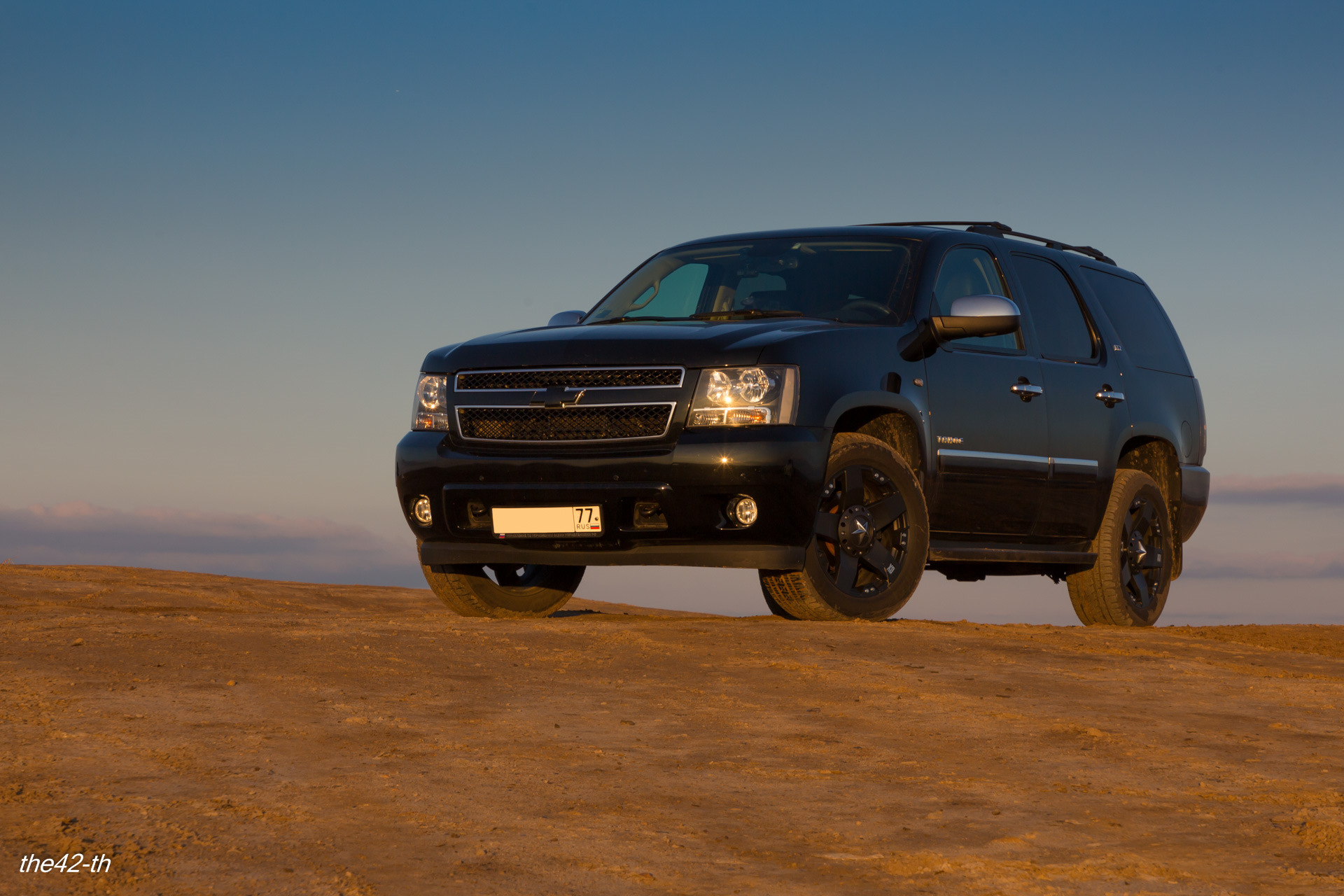 Chevrolet Tahoe на гусеницах