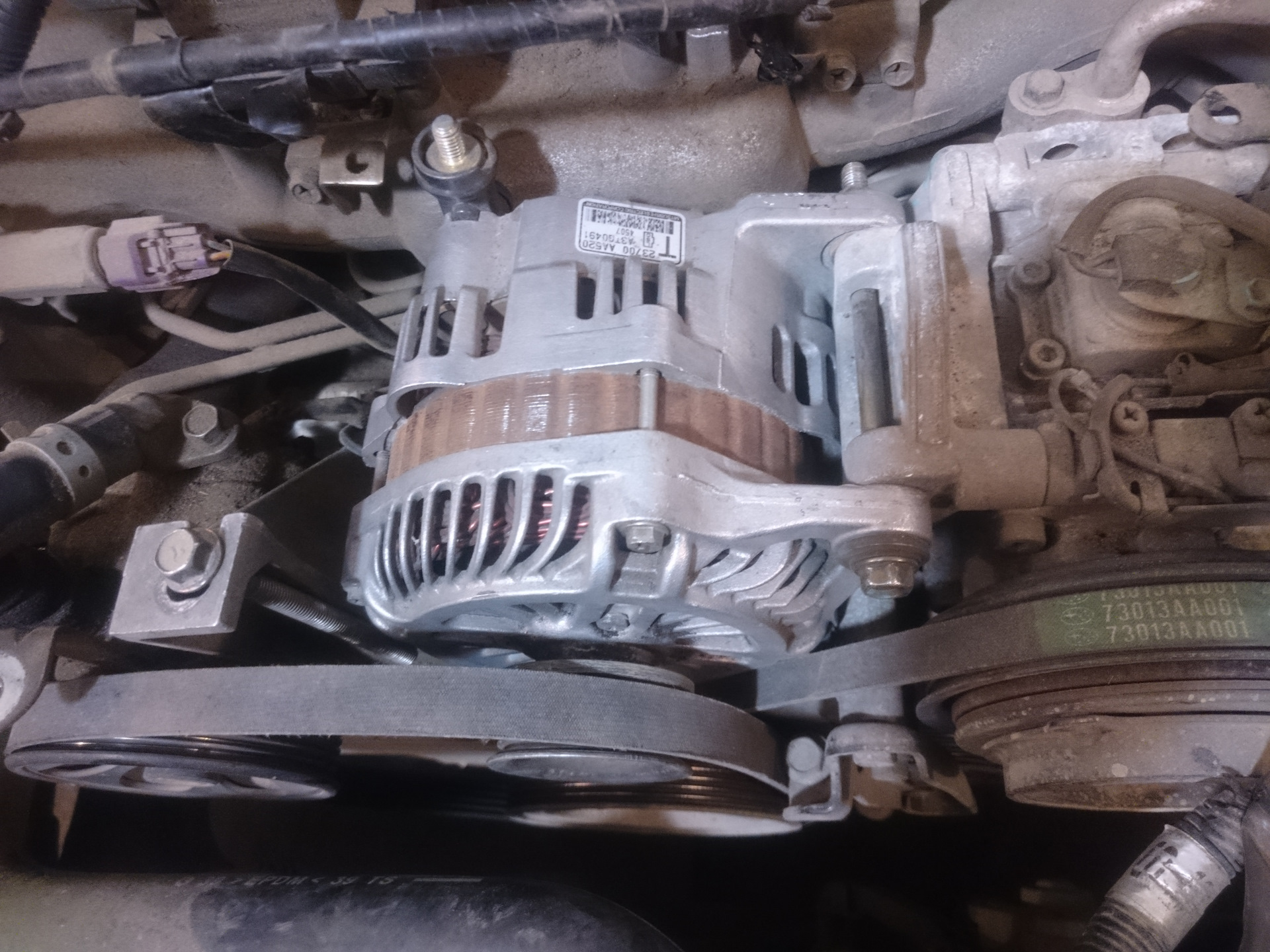 снять генератор субару