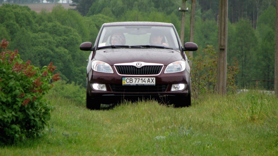 Светодиоды в габаритах — печаль… — Skoda Fabia Mk2, 1,4 л, 2012 года ...