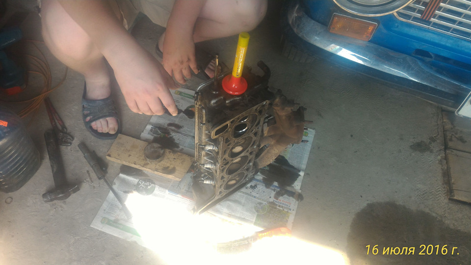 Замена прокладки ГБЦ, сальников клапанов, притирка и регулировка ...