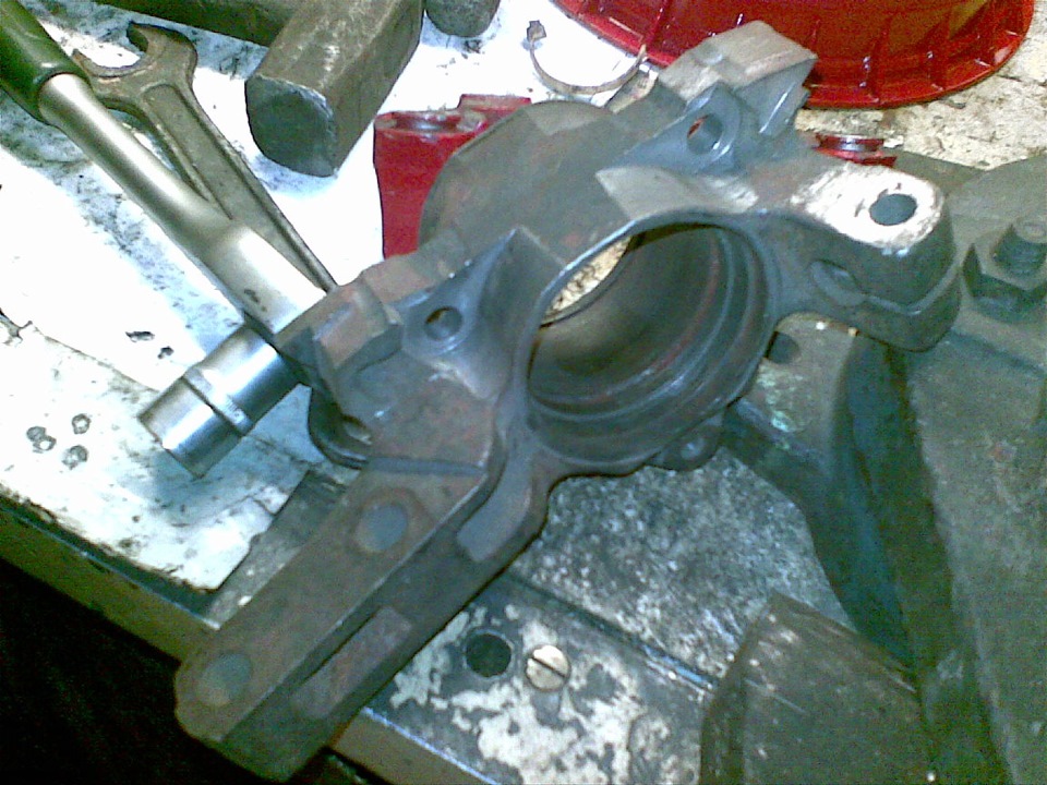 регулировка шкворней уаз 469. поворотный кулак регулировка. шопк уаз 469. поворотный кулак регулировка. регулировочная пластина шкворня уаз 469.