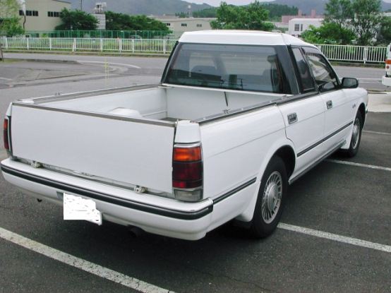 toyota crown s130 wagon