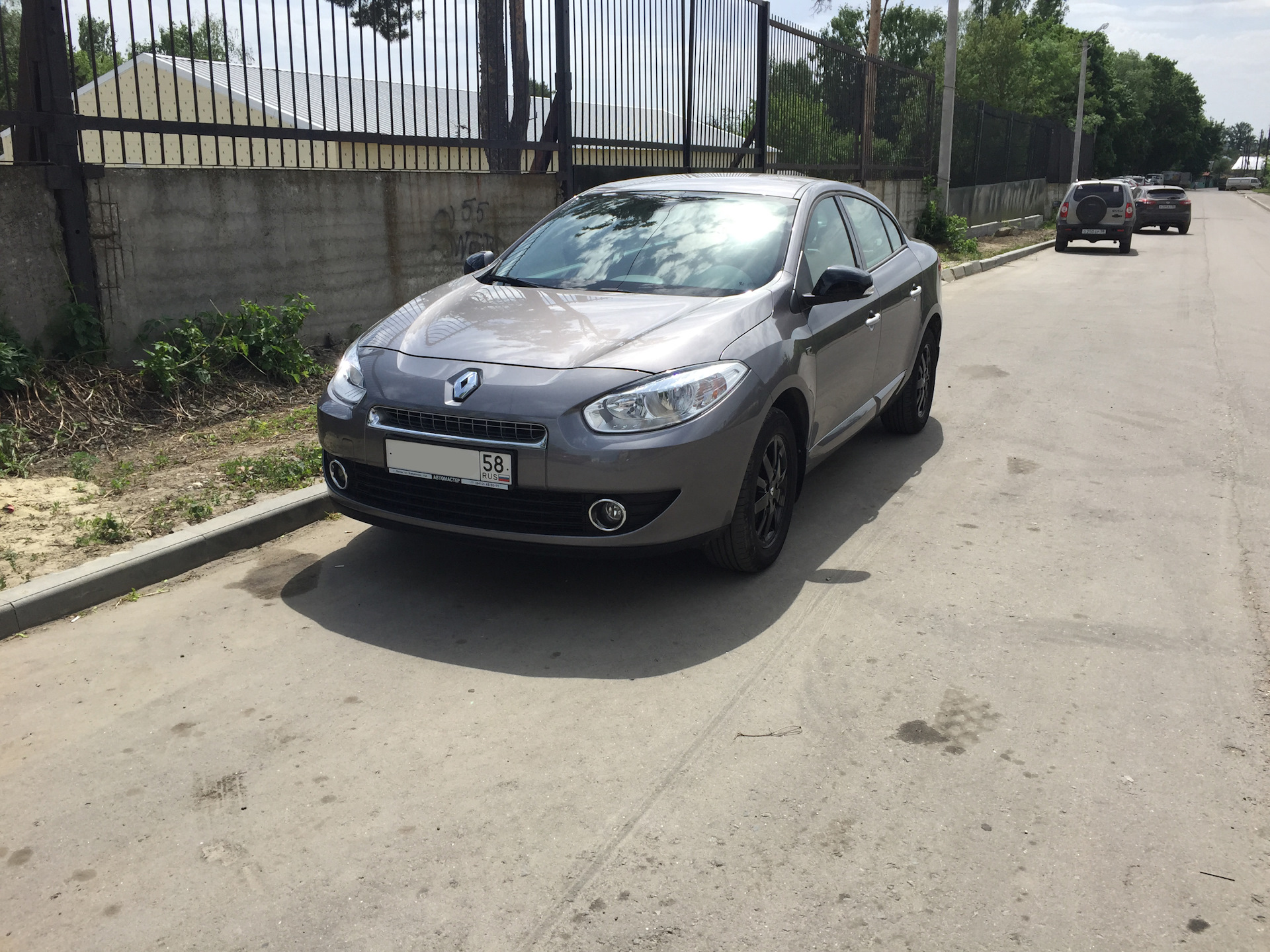 Limited Edition в живой природе. Как отличить? — Renault Fluence, 1,6 л,  2012 года | наблюдение | DRIVE2