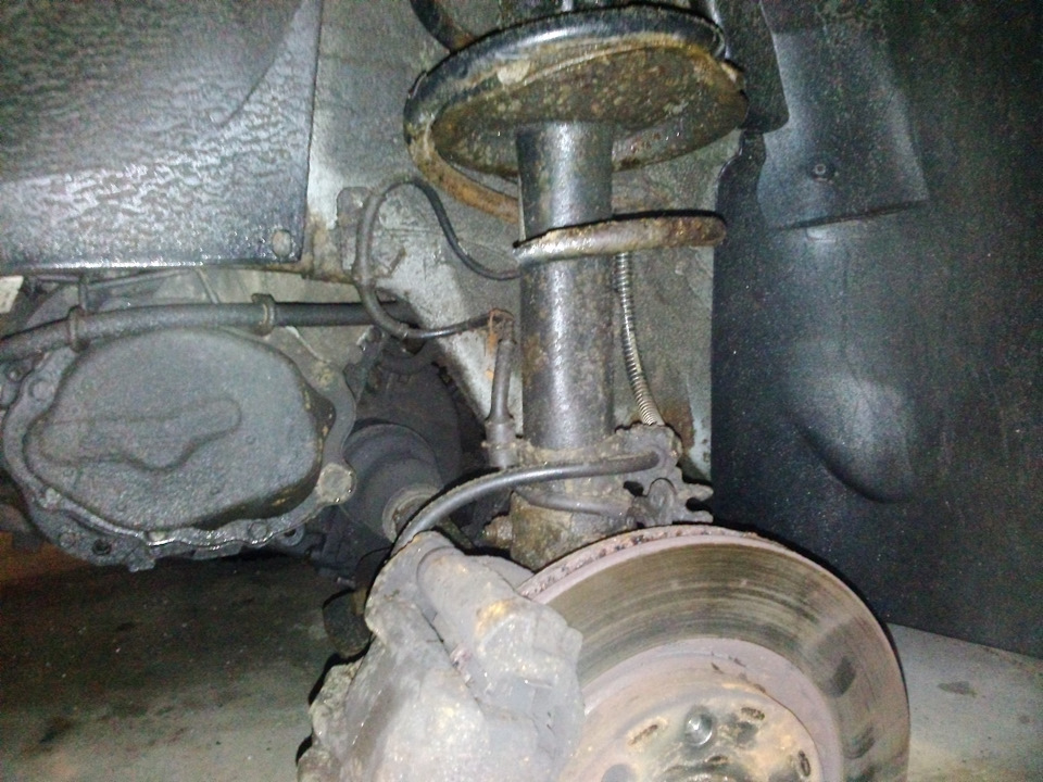 Лопнула пружина амортизатора — Citroen Xsara Picasso, 2 л, 2002 года ...