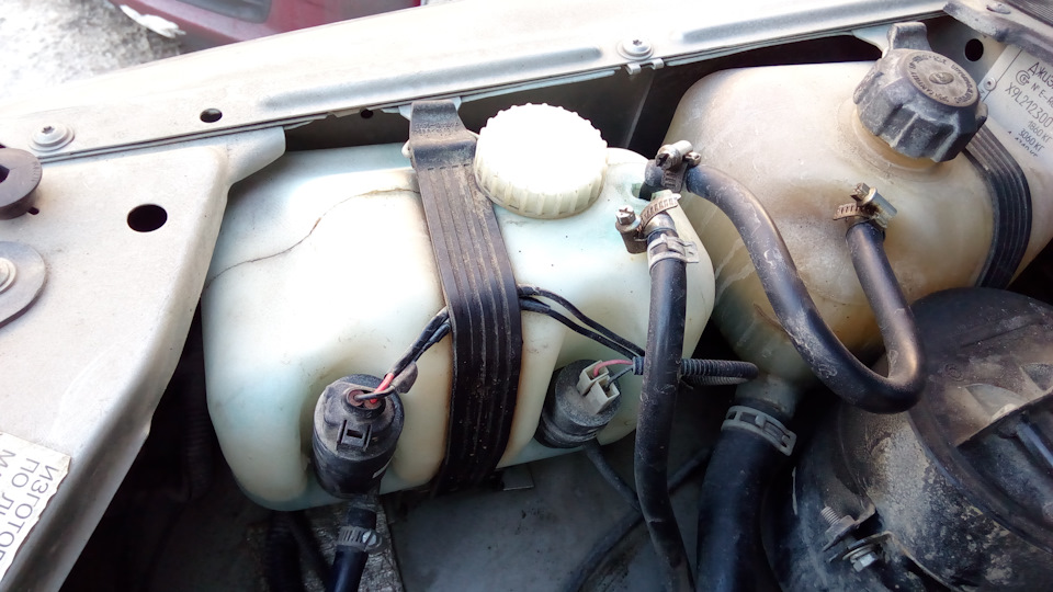 Бачок омывателя с подогревом — Chevrolet Niva, 1,7 л, 2012 года ...