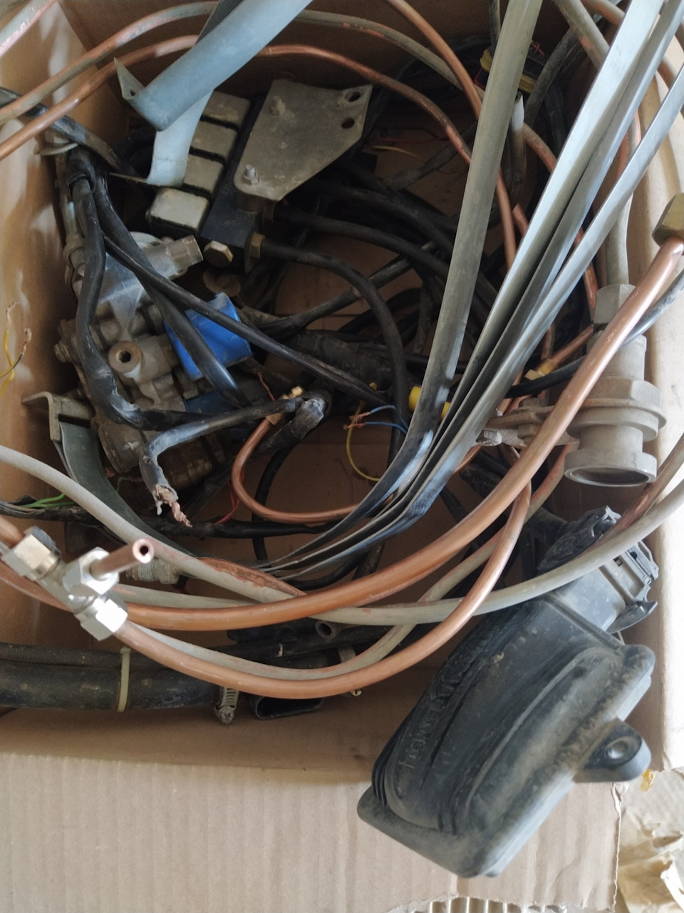 Замена масла, аккумулятора, демонтаж ГБО — KIA Sorento (3G), 2,4 л ...