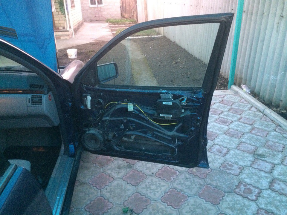 центральный замок… — Mercedes-Benz E-class (W210), 2,4 л, 1998 года ...