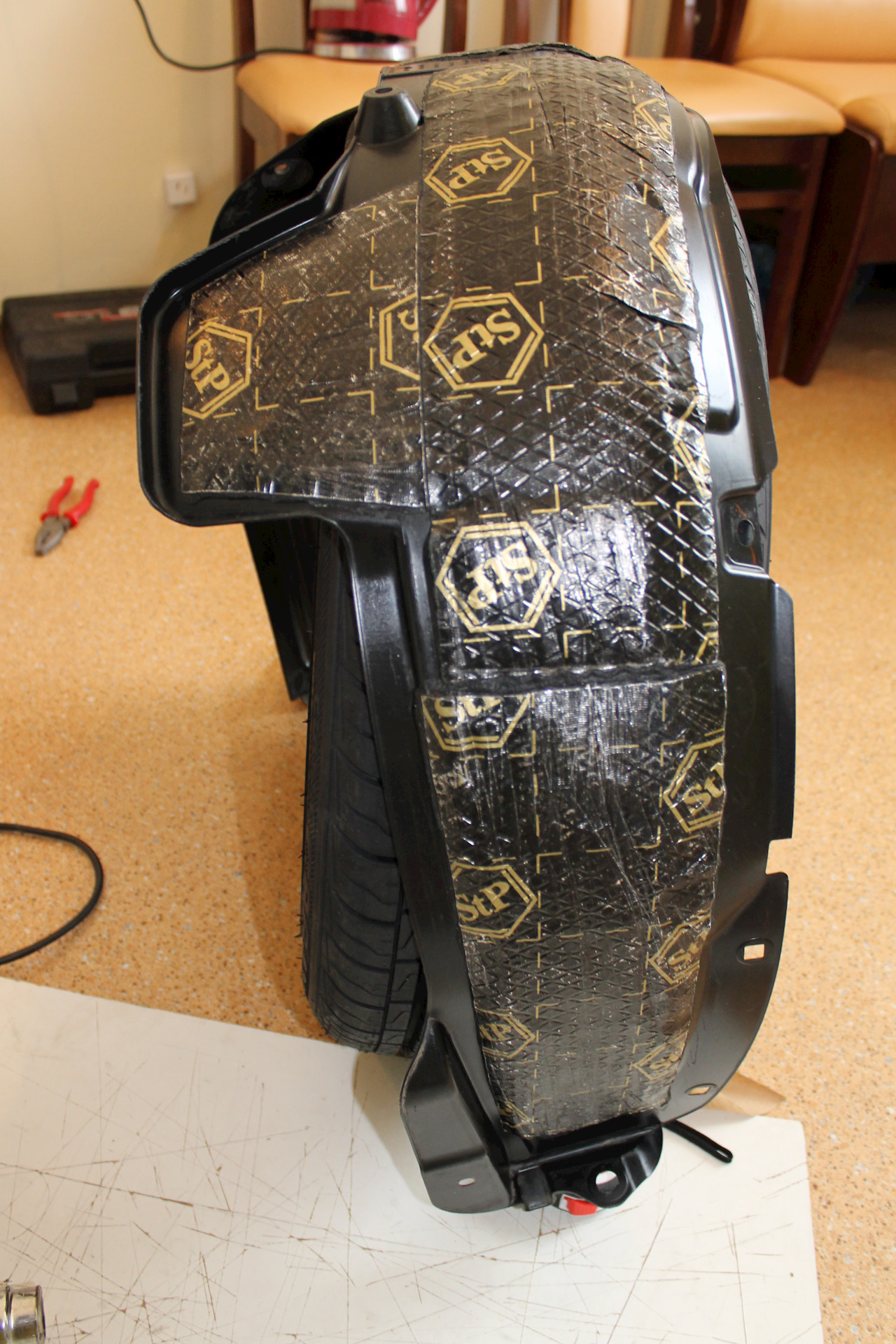 Шумоизоляция локера volvo. Виброизоляция арок honda accord 8. Шумоизоляция арок ваз 2107. Шумоизоляция арок ваз 2114. Шумоизоляция подкрылок ваз 2107.