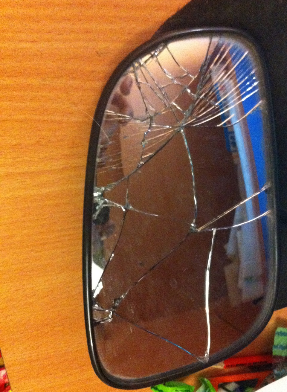 Лопнуло зеркало на дверце шкафа что делать