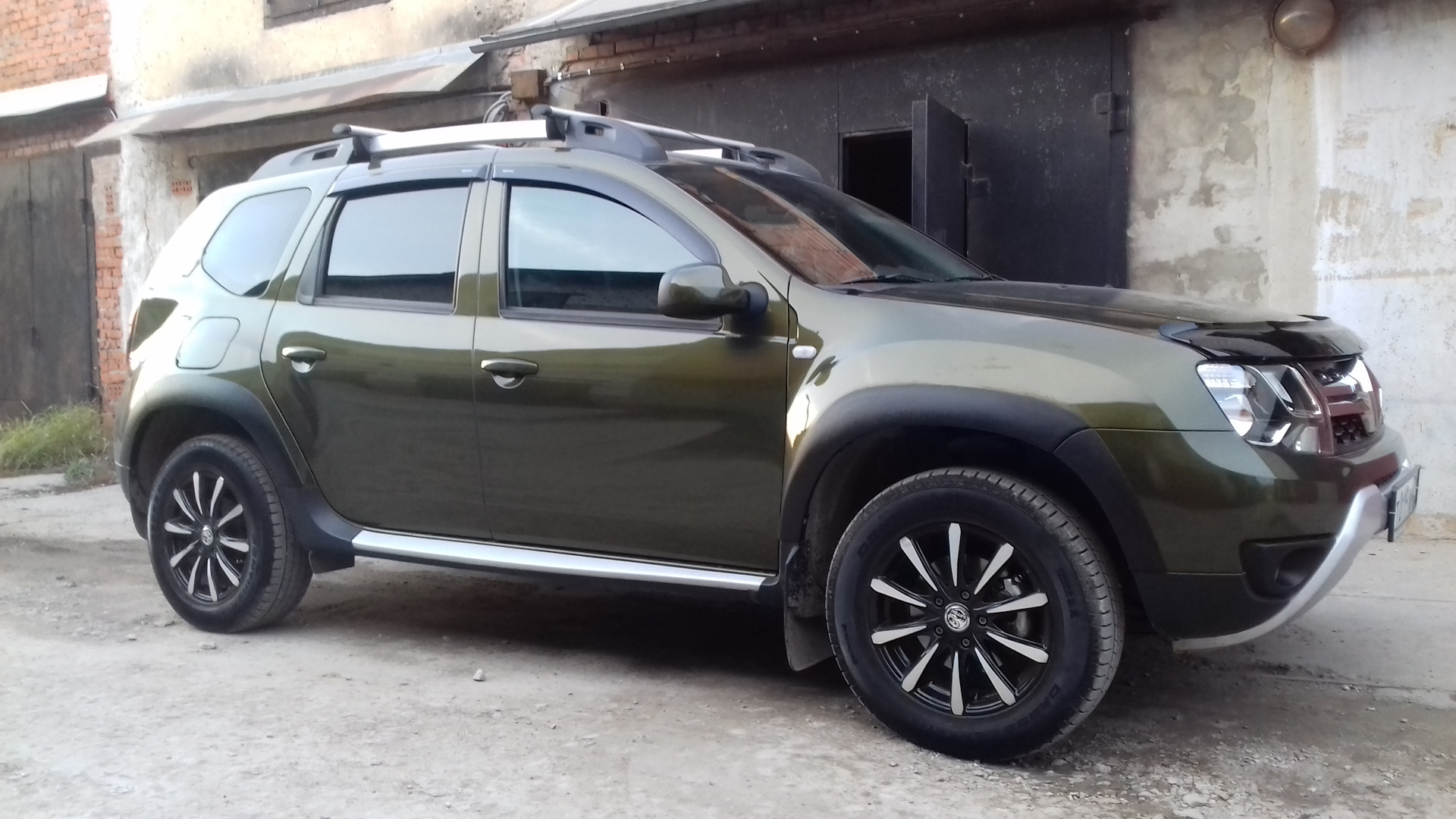 Renault Duster хаки