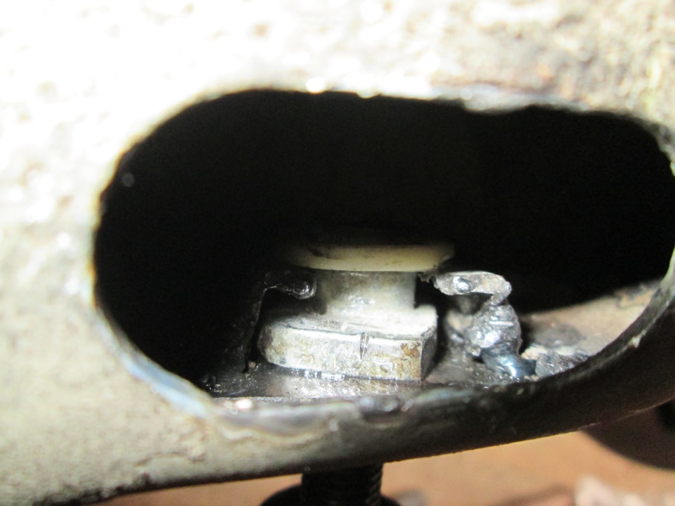 Ремонт закладной в ланжероне ( Прокручивается болт ) — Opel Combo C, 1 ...