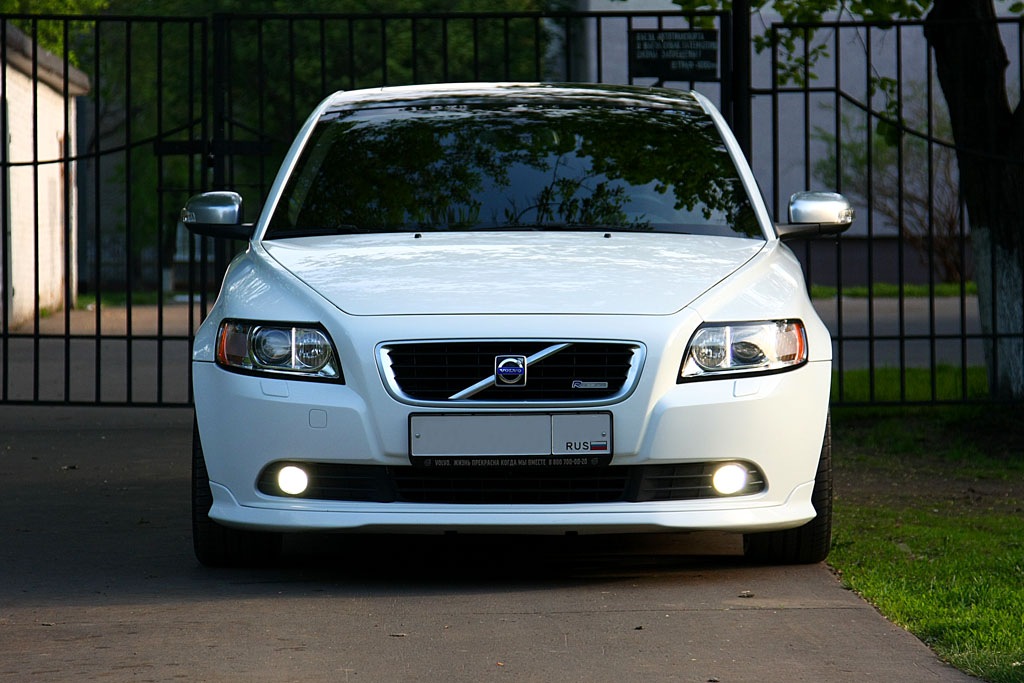 S 40 15. Volvo s40 белая. Volvo s40 r. Volvo s40 II R-Design. Ангельские глазки на Volvo s40.